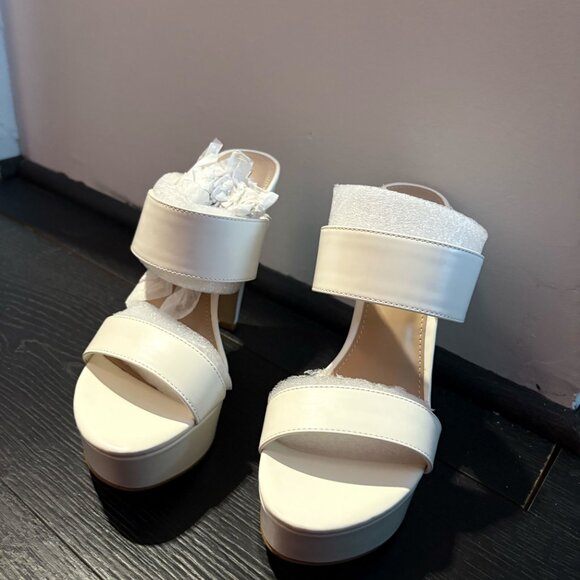 Brand new Steven Madden White Kathryn heels - Picture 2 of 5